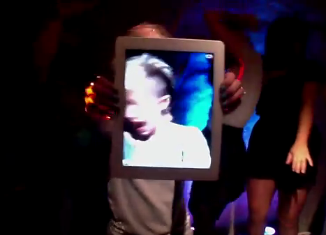 Clip com a participação do iPad2