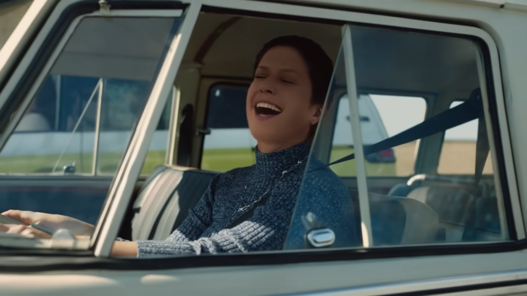 Comercial da Volkswagen utiliza IA para reunir Elis Regina e Maria Rita.