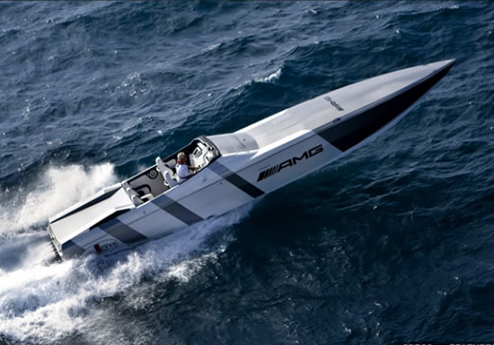 Mercedes-Benz e sua lancha AMG