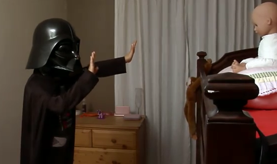 Mini Darth Vader passa para o lado negro